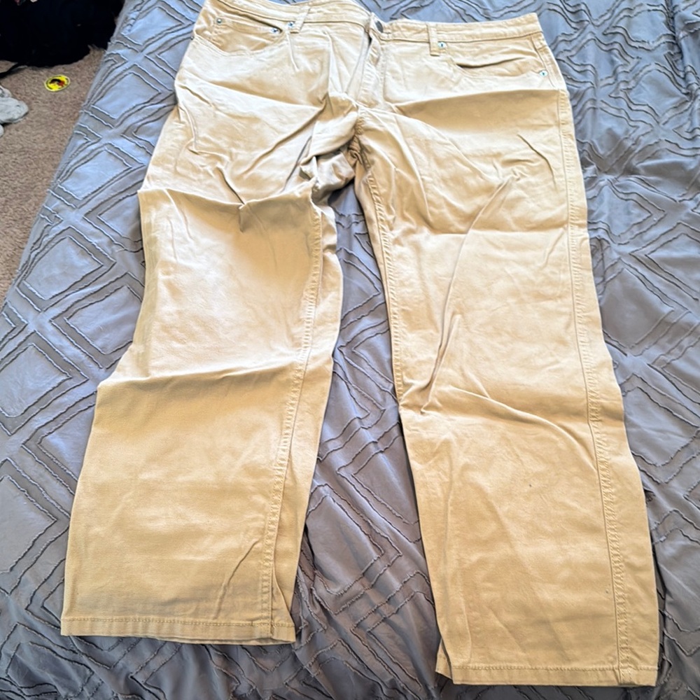 Like new Magellan men’s work pants